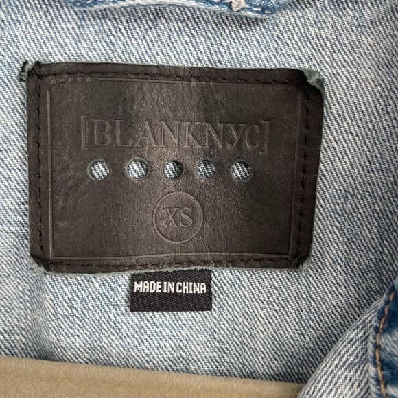 BlankNYC Distressed Trucker‎ Denim Jean Jacket Women's Size XS Blue Light Wash - Picture 4 of 6